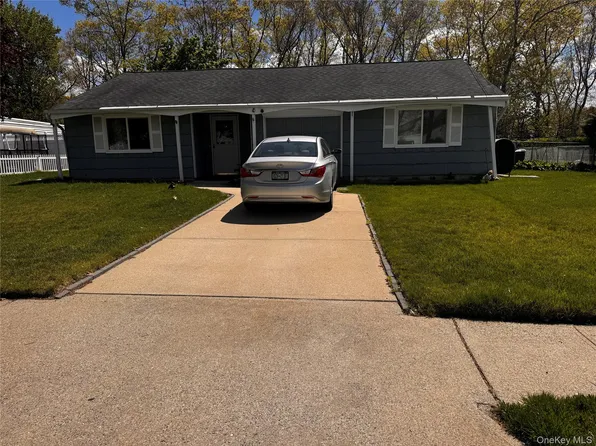 22 Anne Drive, Selden, NY 11784