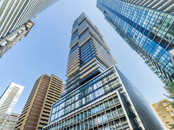55 Charles St E #3904, Toronto, ON M4Y 1S9