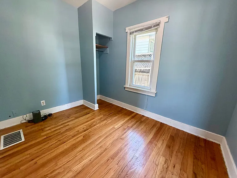 701 W C St — Photo 6