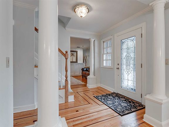 2nd image of 109 Peninsula Dr