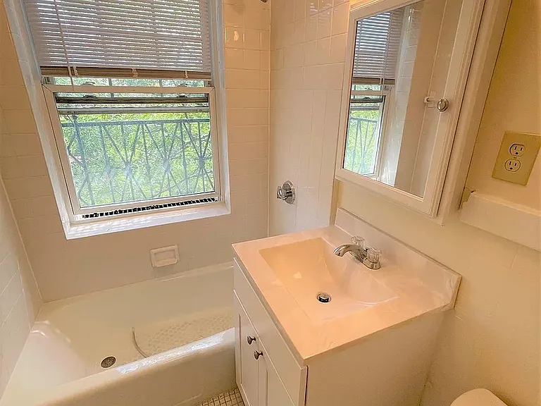 38 College Ave #4 — Photo 9