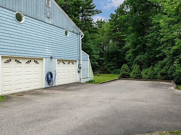 5th image of 23 Island Pond Road