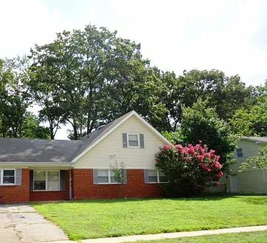 1113 Clark Ave photo 1