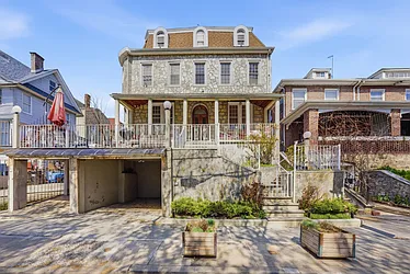 15 Fort Charles Place