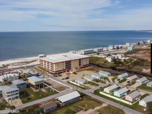 116 8th St, Mexico Beach, FL 32456