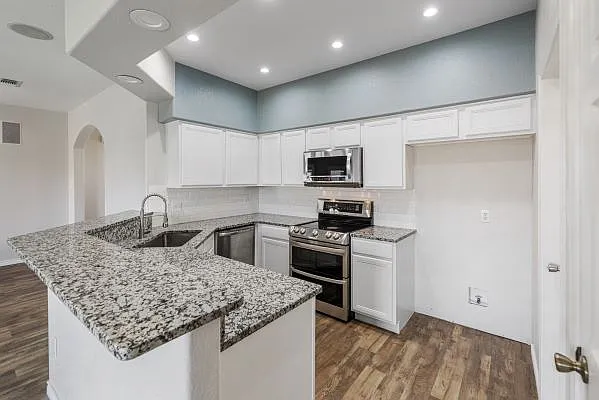 15210 Main Royal Dr — Photo 7