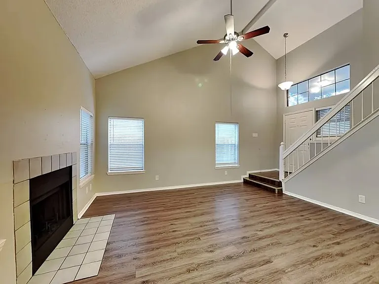2008 Pheasant Dr — Photo 1