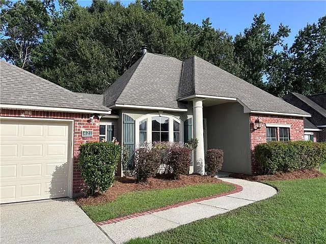 4 bed, 2.0 bath, 2066 sqft, $2,650 — Photo 2