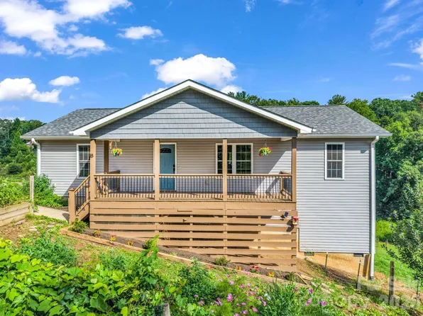 18 Old Chapman Pl, Leicester, NC 28748