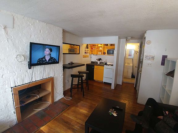 2nd image of 430 E 13th St APT 3R