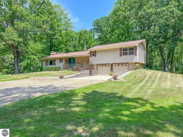 4140 W McNally Rd, Coleman, MI 48618