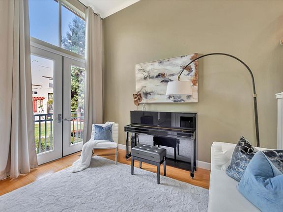 2nd image of 928 Camille Ln