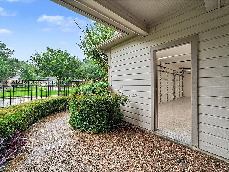 507 Commodore Way — Photo 43