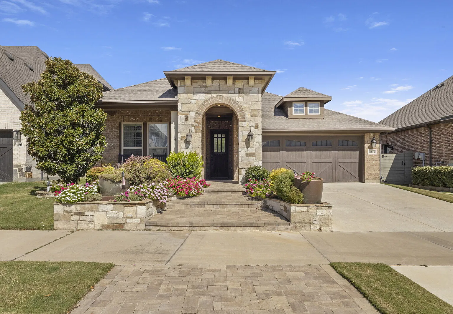 4 bed, 3.0 bath, 2364 sqft, $3,500 — Photo 1