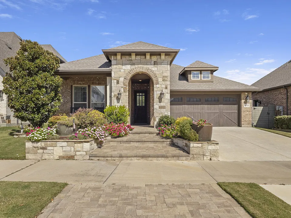 1104 Homestead Way