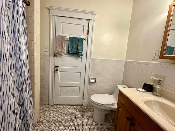 5th image of 183 College Ave #183