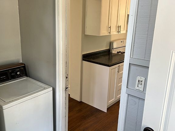 3rd image of 1040 Fairmount St SE #1