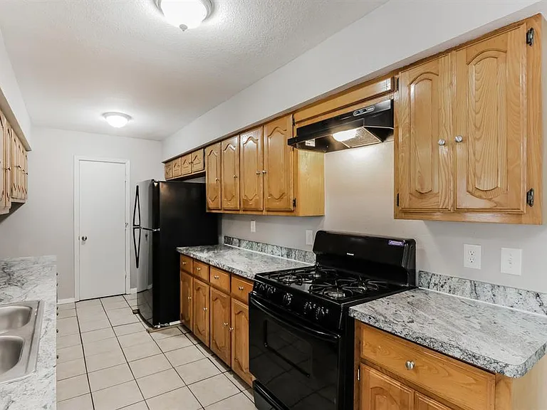 2512 Whitson Way — Photo 6