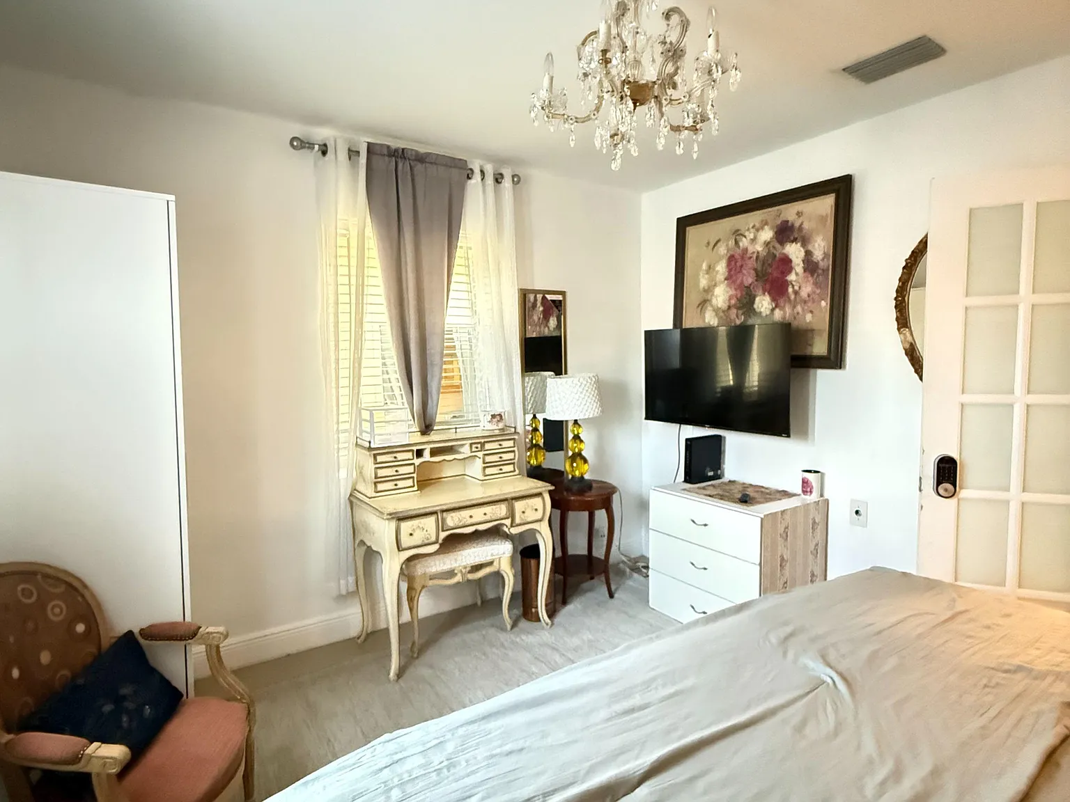 3 bed, 2.0 bath, 1000 sqft, $1,763 — Photo 3