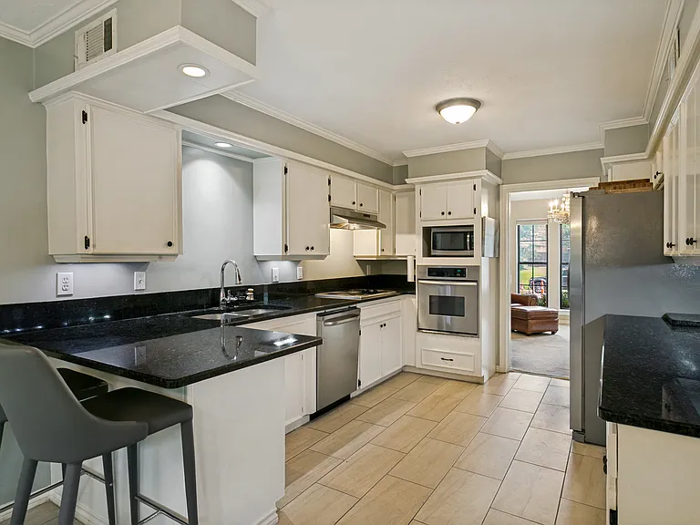 7507 Wellcrest Dr — Photo 4