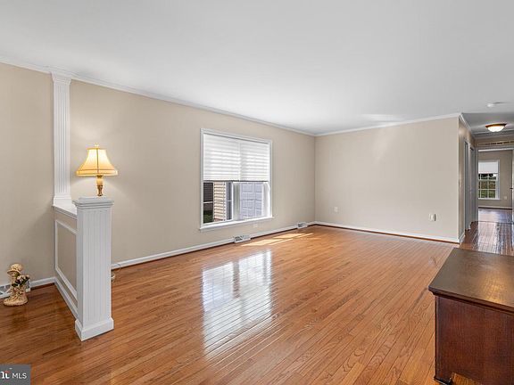 4th image of 411 Dandelion Dr