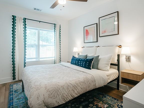 4th image of 1126 E 55th St #1126