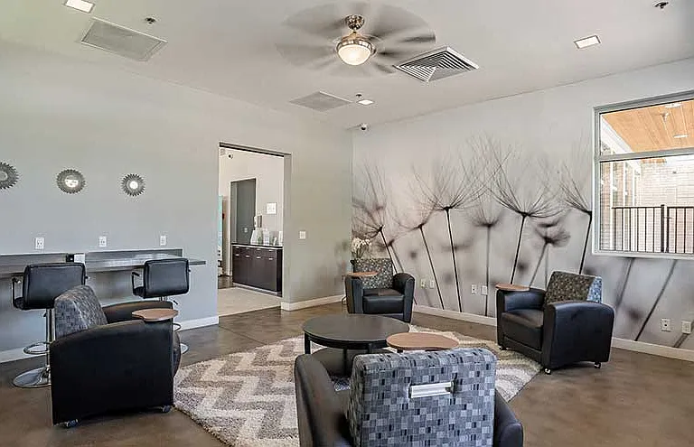 Parq on 5th — Photo 34