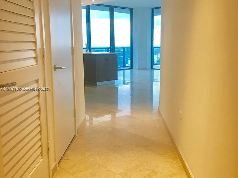 88 SW 7th St #3402 — Photo 9