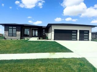 810 NW Prairie Rose Ln, Waukee, IA 50263