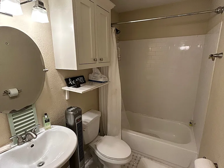 216 Montclair Ave — Photo 8
