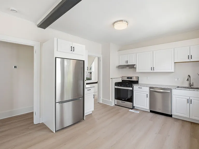 84 Sherwood Pl #2 — Photo 1