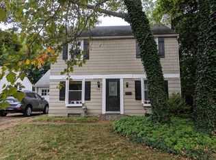 704 Whites Rd, Kalamazoo, MI 49008