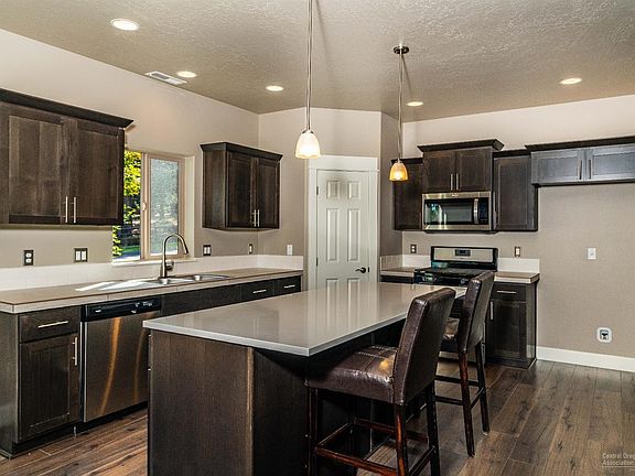 3rd image of 60990 Geary Dr