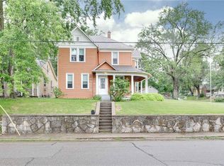 619 N 10th St, Atchison, KS 66002