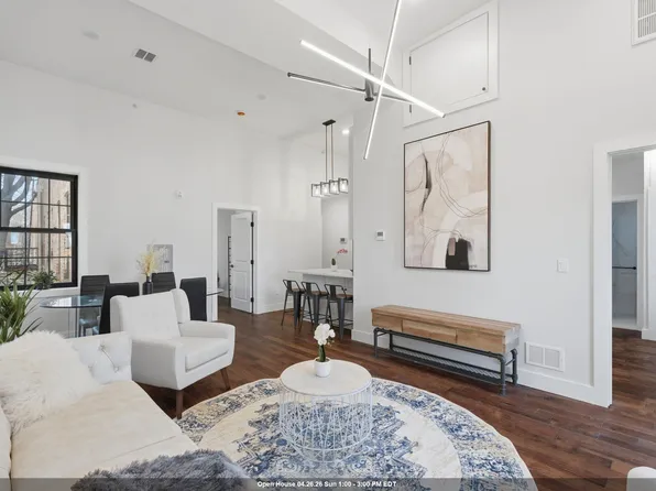 104 Glenwood Ave #200, Jersey City, NJ 07306