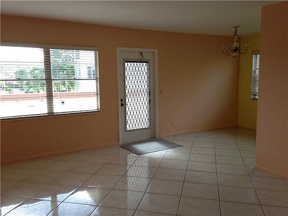 4th image of 319 Mansfield H #3190
