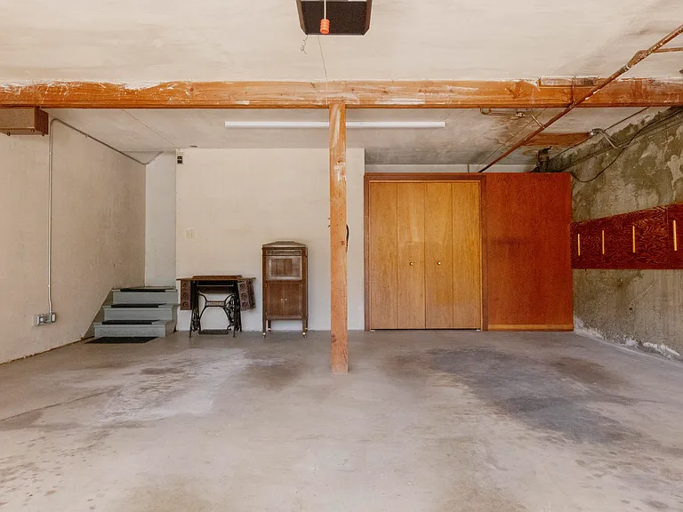 44 Bayview Ave — Photo 28