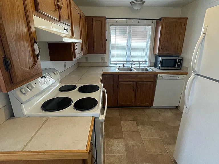 3185 Pierce St — Photo 2