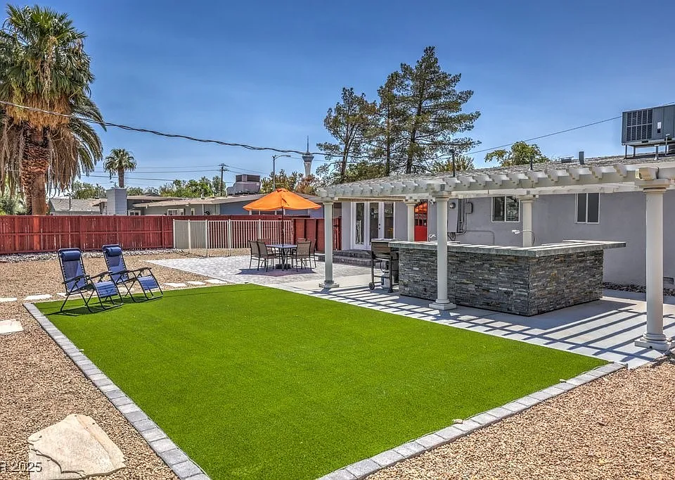 2400 Sherman Pl