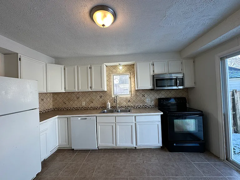 18461 Beechwood St — Photo 24