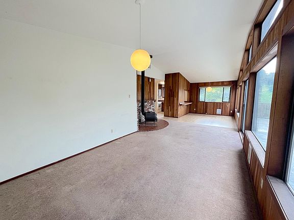 3rd image of 1336 Lakeview Blvd E APT 3