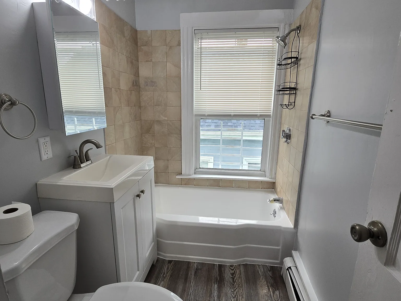 3 bed, 1000 sqft, $2,650 — Photo 4