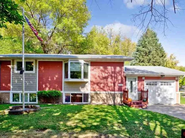 218 Hendricks Ln, Janesville, MN 56048