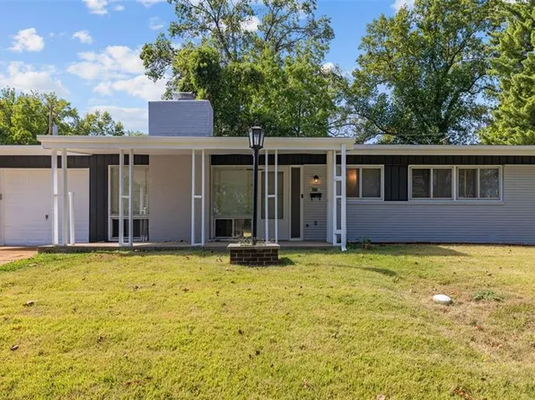 375 Waterford Dr, Florissant, MO 63033