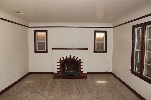 2nd image of 1897 Genevieve St