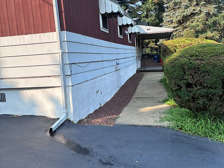 813 N Main St — Photo 17