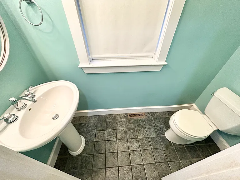 29 Iroquois St #1 — Photo 9