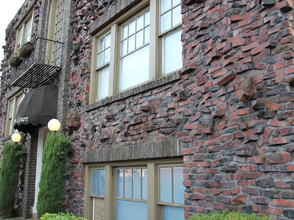 3334 SE Hawthorne Blvd #303, Portland, OR 97214