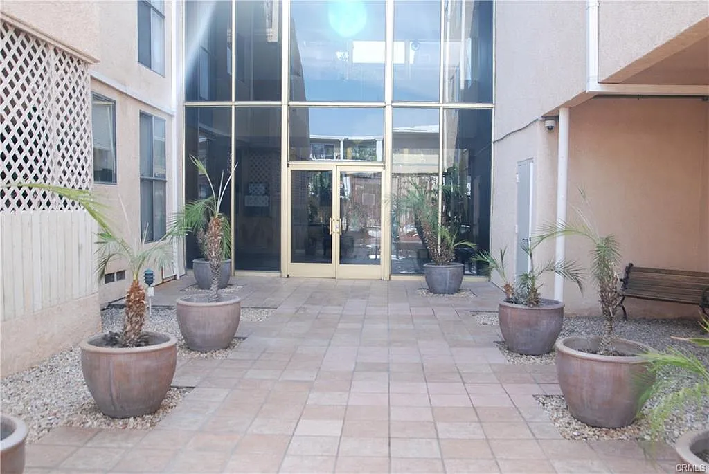 1 bed, 690 sqft, $1,900 — Photo 2