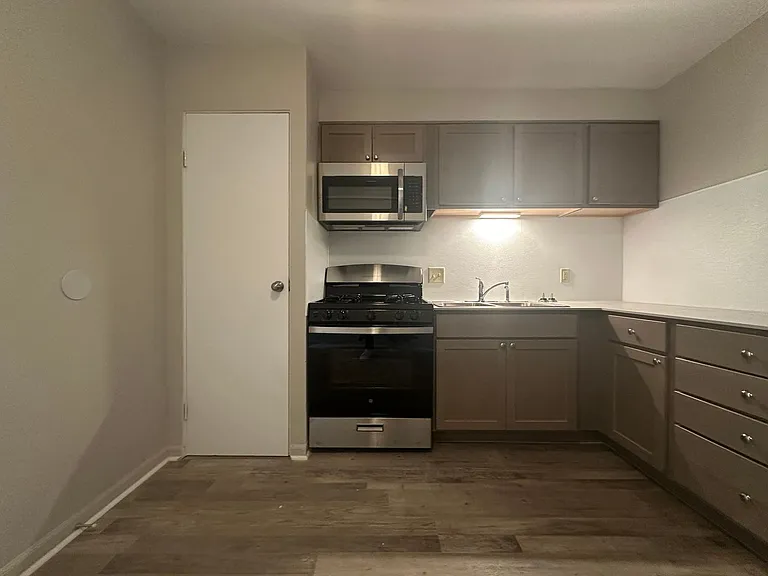 300 E Shelbourne Dr — Photo 18